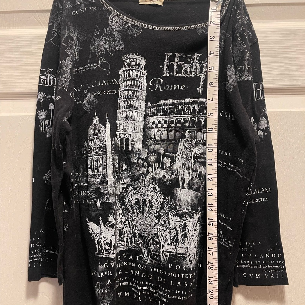 Black and White “Italy” Graphic Long Sleeve Top